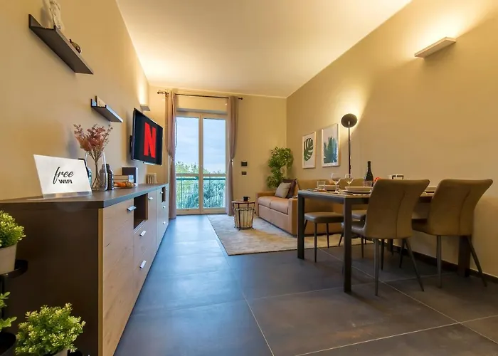 Modern & Bright 2 Bedroom Flat 50M From M4 Stop