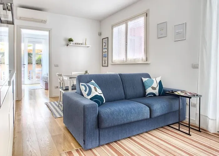 Comfy And Central Apartment