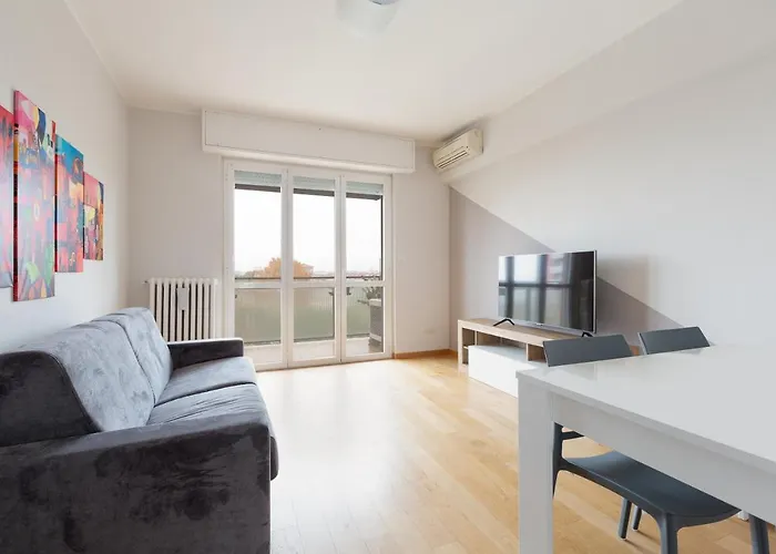 Milano Famagosta Balcony Apartment