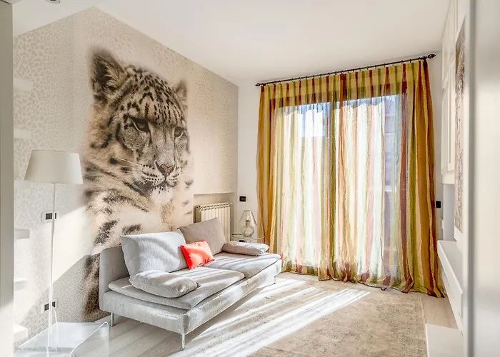 Bright Loft - Free Private Parking