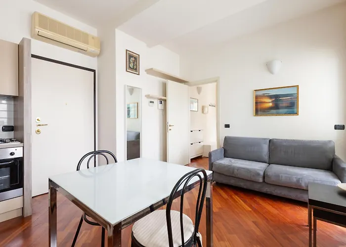 Bright & Comfy Apartment With Parking