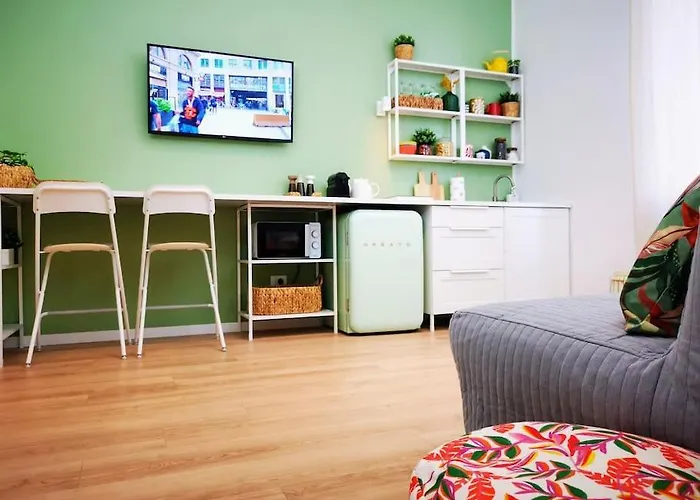 Sunny Flat 50 Meters From The Metro