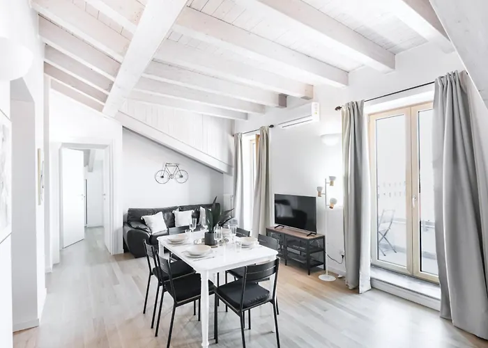 Easylife - Gioiello Con Ampio Balcone Panoramico In Porta Ticinese