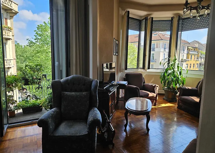 Homegallery - Elegante Appartamento Milanese