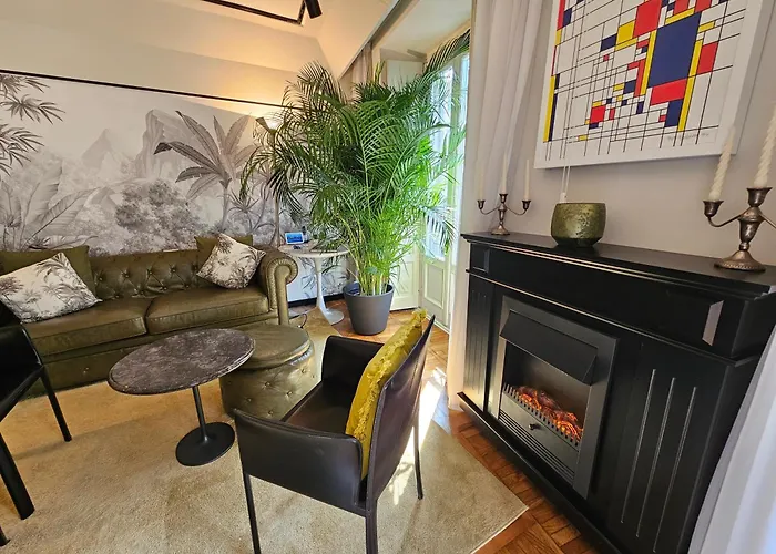 Exclusive Top Floor 2-Bedroom Flat