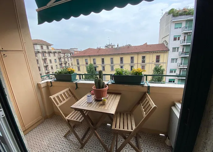 Daniela\'S Spazioso Appartamento Ai Navigli