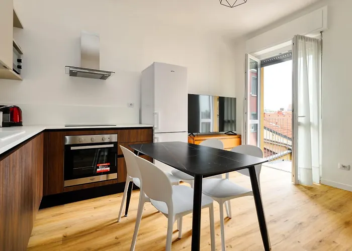 Joivy 1-Bed Apartment With Balcony Near Subway