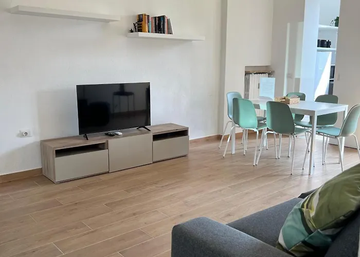 New Apartment With Balcony, Isola Bosco Verticale
