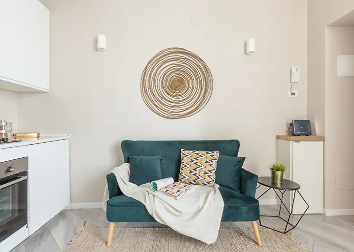 Stylish Studio Skyline View Modern Amenities
