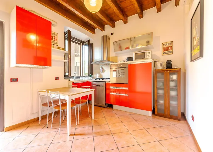 Guest Planet - Rosso Milano Apartment - Navigli Area