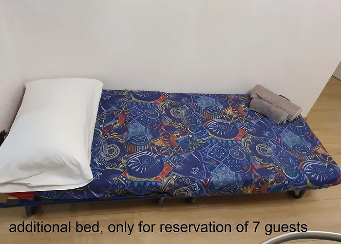 Your Lovely Home, Porta Venezia-1 Queen Bed, 3 Single Beds, 1 Sofa Bed-