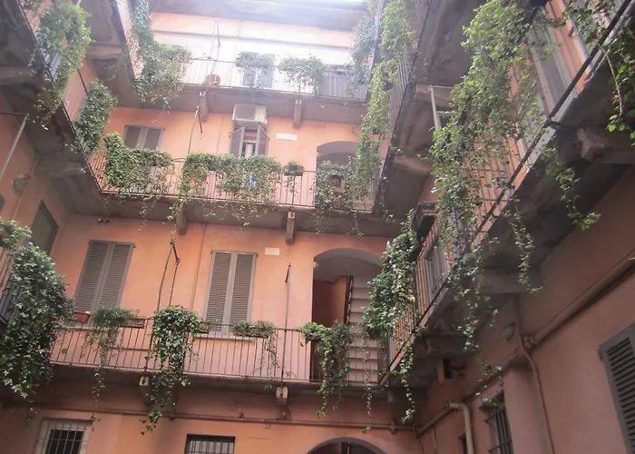 Charming And Elegant Apartment Historic Center Of Milan