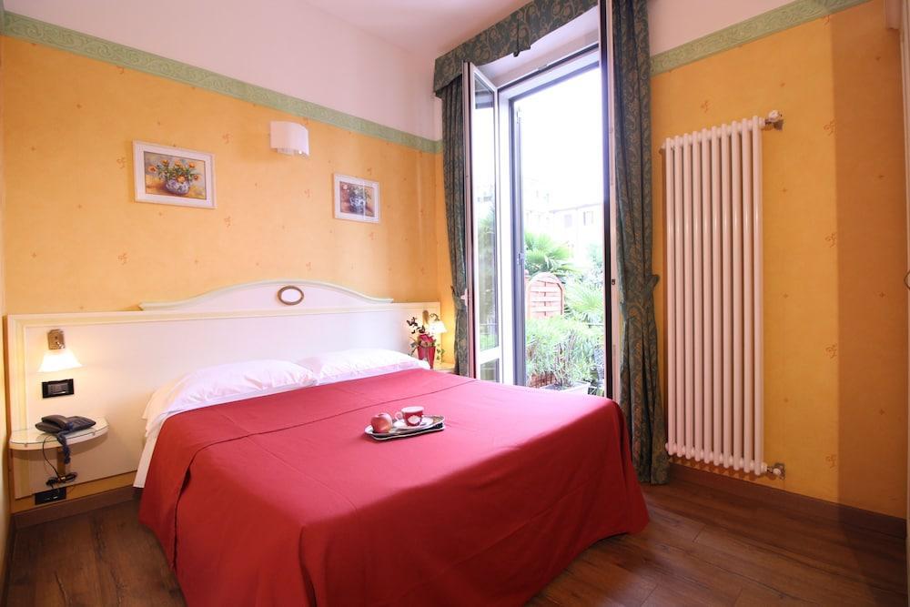 Charly Hotel
