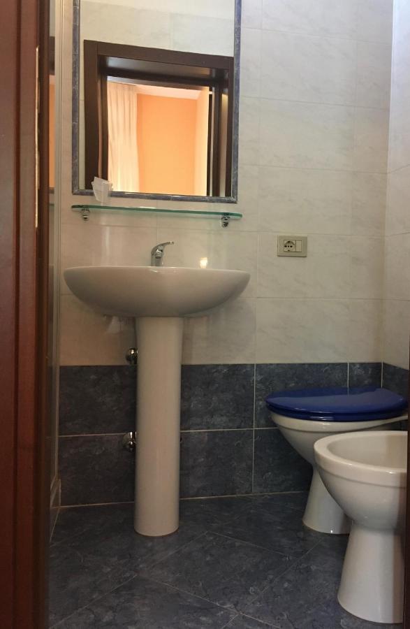 Capri Hotel *
