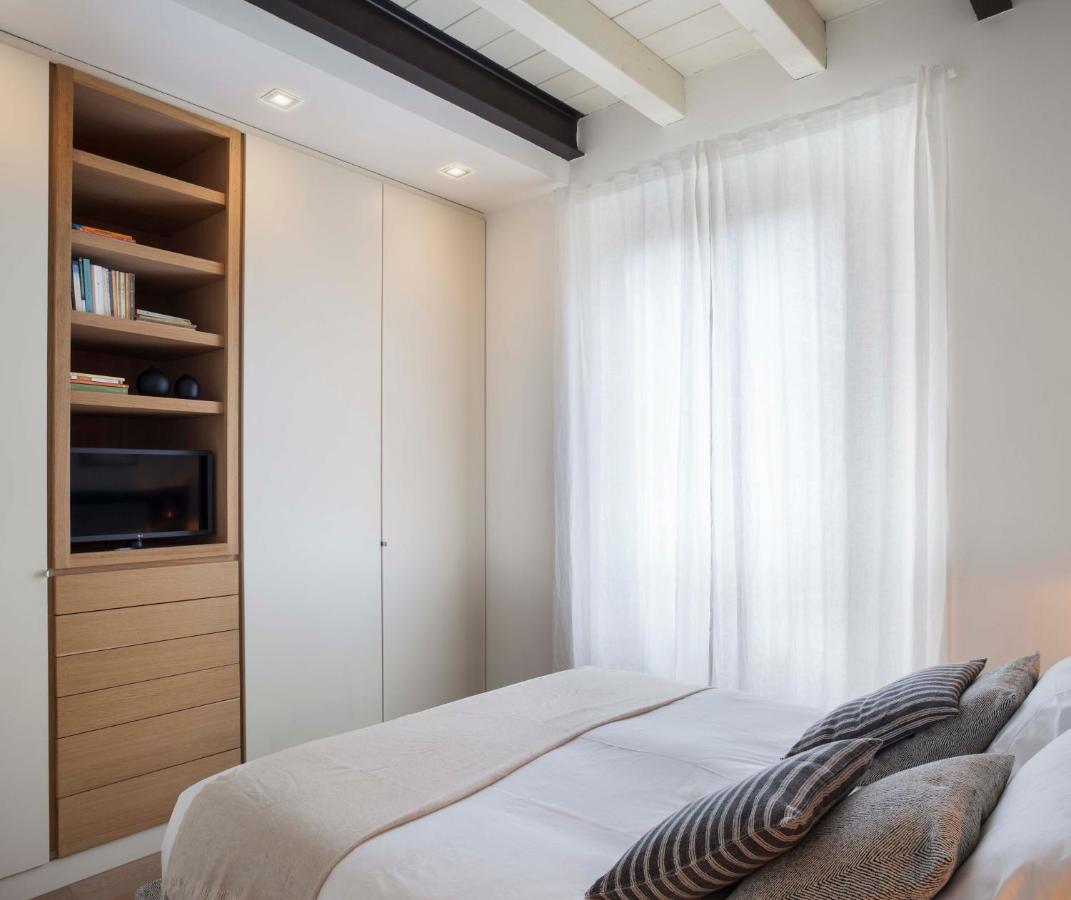 Lily Pads -elegant Apartment- In The Center Milão