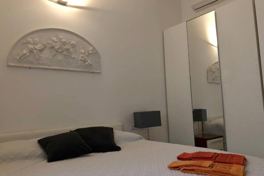 Apartment Casa Alberto Da Giussano, Elegante Bilocale In Centro Con Balcone Sul Parco Mailand