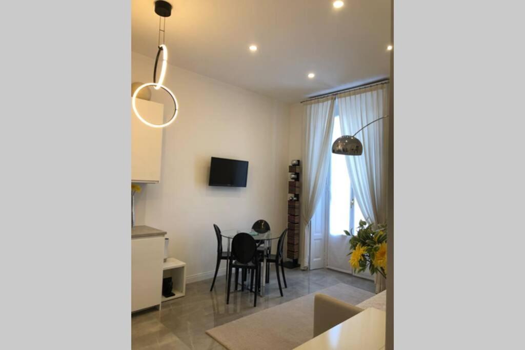 Casa Alberto Da Giussano, Elegante Bilocale In Centro Con Balcone Sul Parco Apartment *