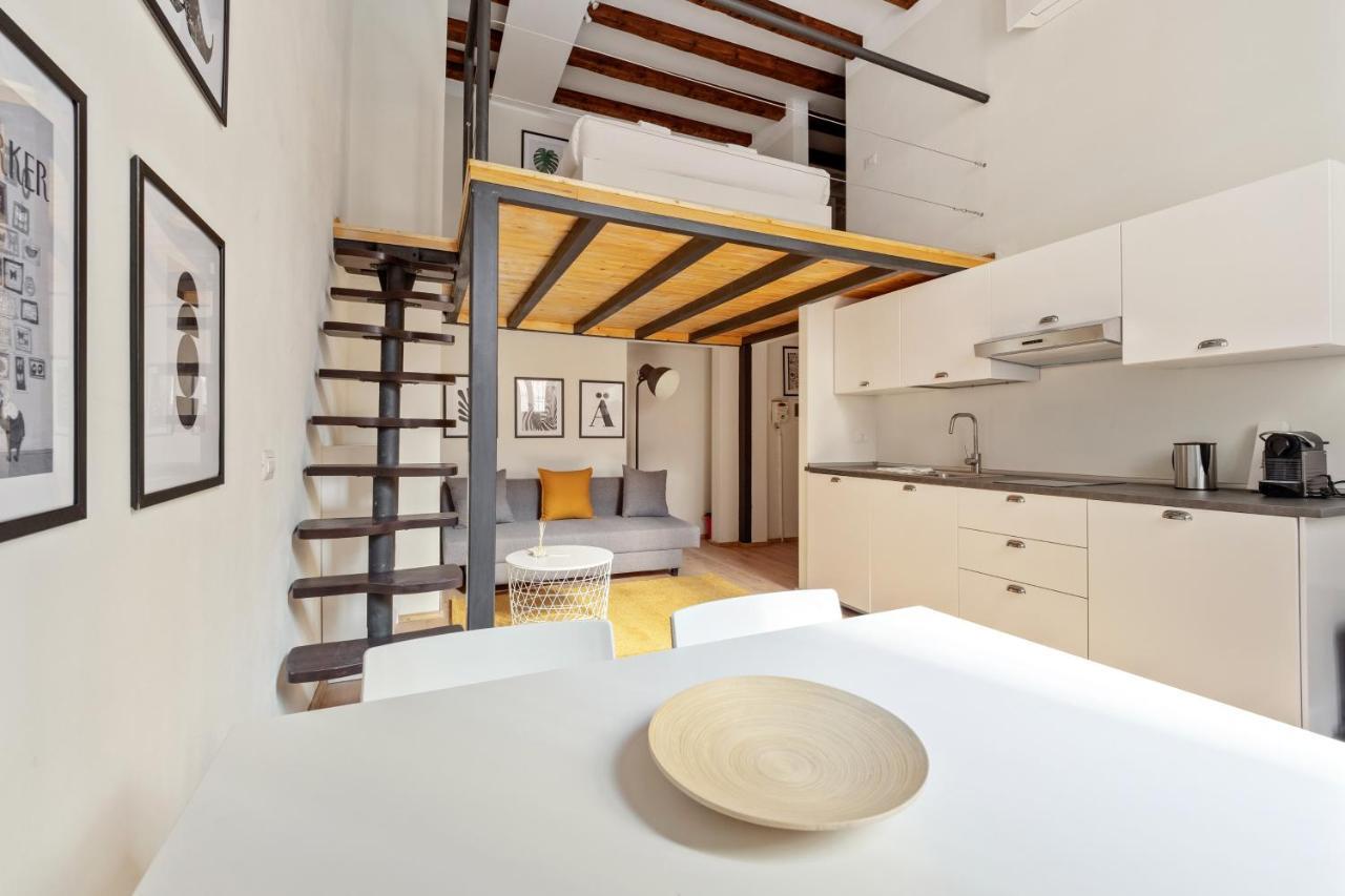 Porta Venezia Modern Loft - The Door *