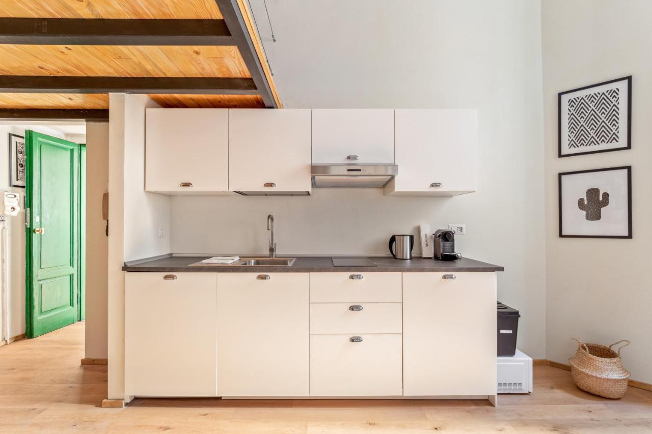 Porta Venezia Modern Loft - The Door *