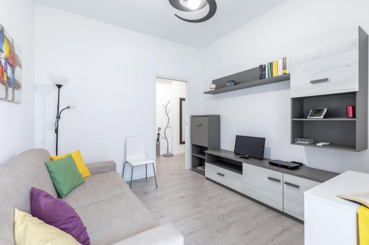 Piazza De Angeli M1 Comfortable Flat With Balcony *