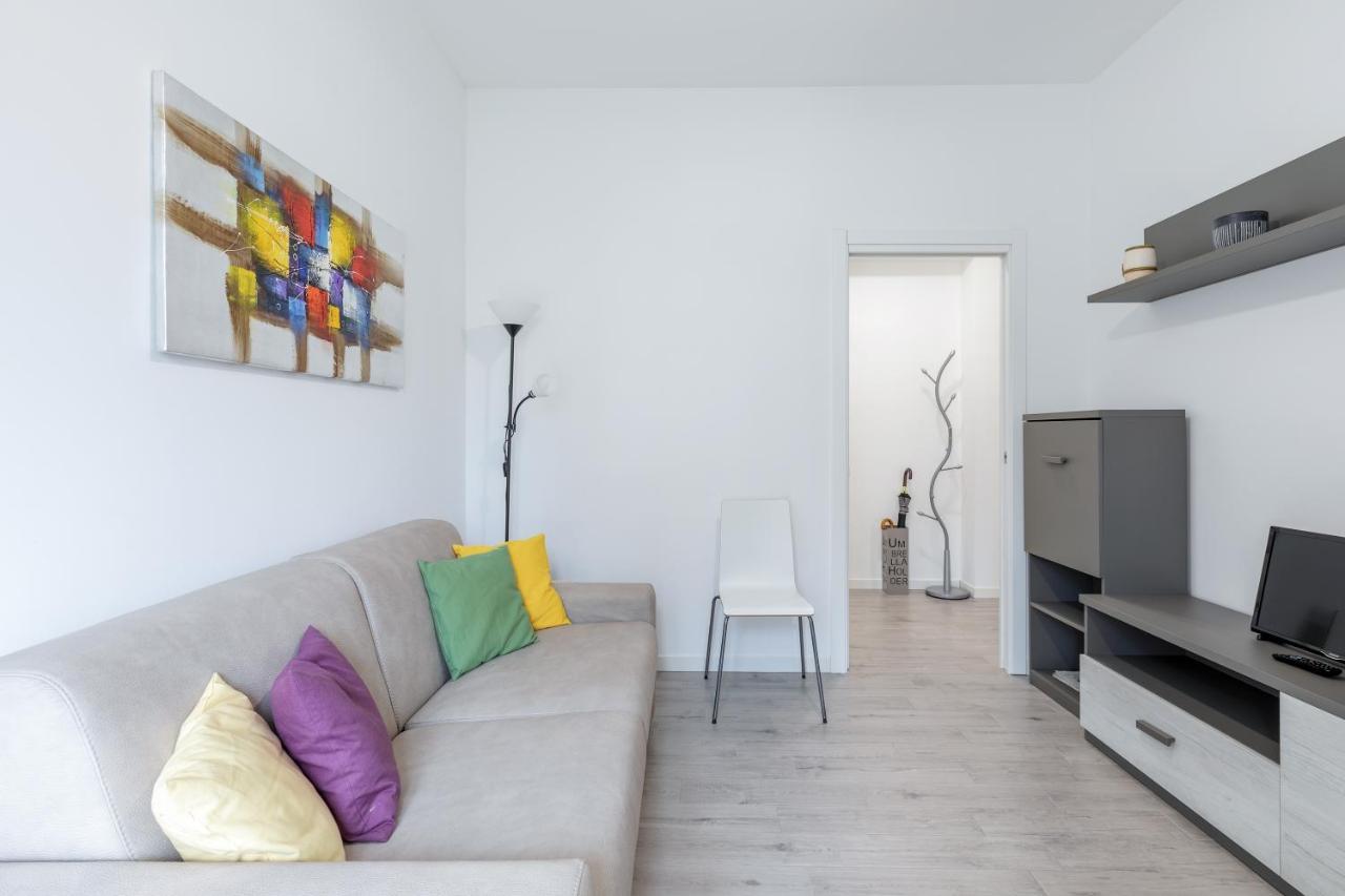 Piazza De Angeli M1 Comfortable Flat With Balcony