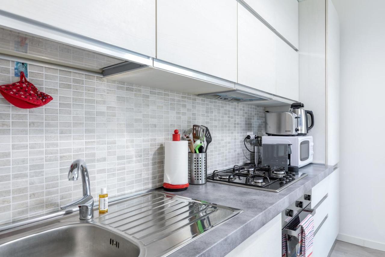 Piazza De Angeli M1 Comfortable Flat With Balcony *