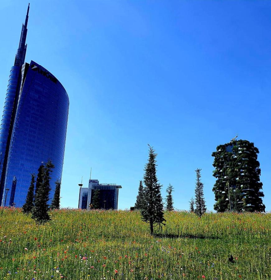 S. Ambrogio Square * Mailand