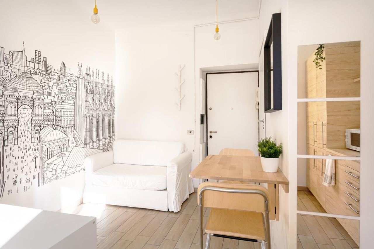 A Yellow Touch - Modern In Isola Apartment *
