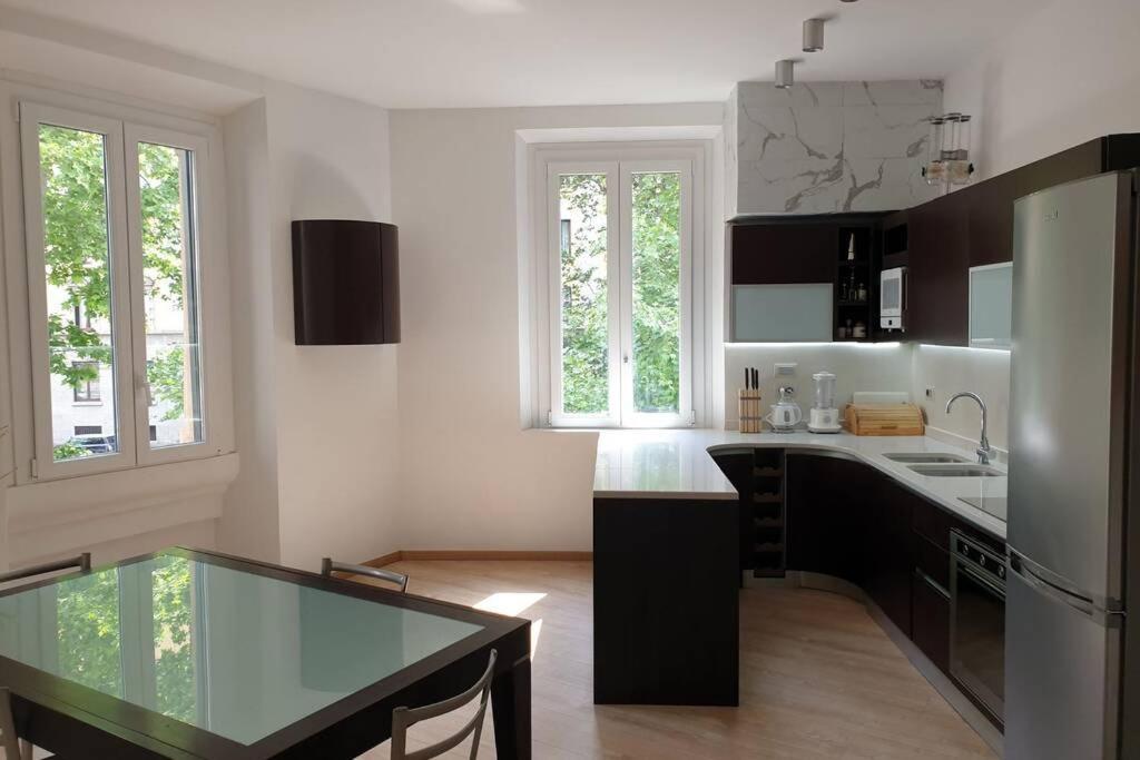 Your Lovely Home, Porta Venezia-1 Queen Bed, 3 Single Beds, 1 Sofa Bed- Apartamento