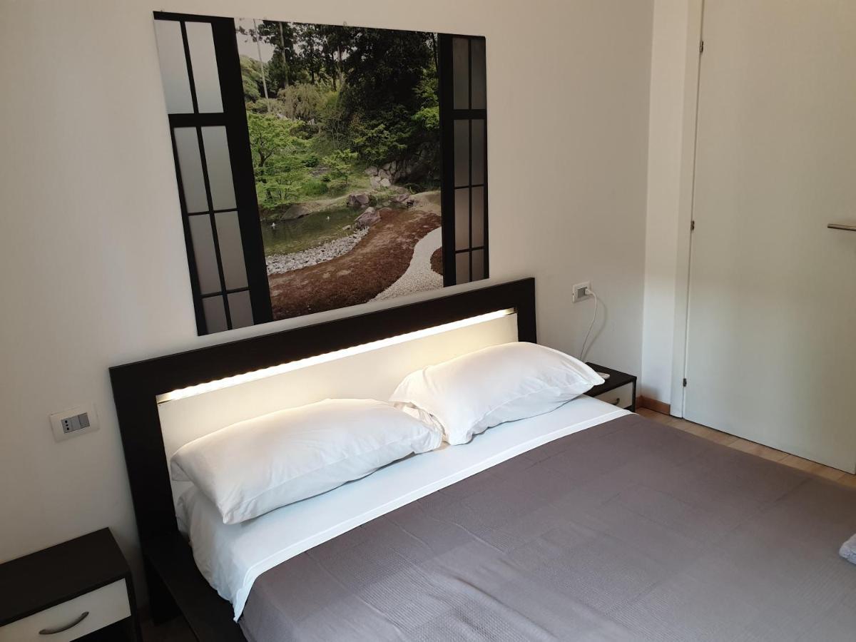 Apartamento Your Lovely Home, Porta Venezia-1 Queen Bed, 3 Single Beds, 1 Sofa Bed- Milão