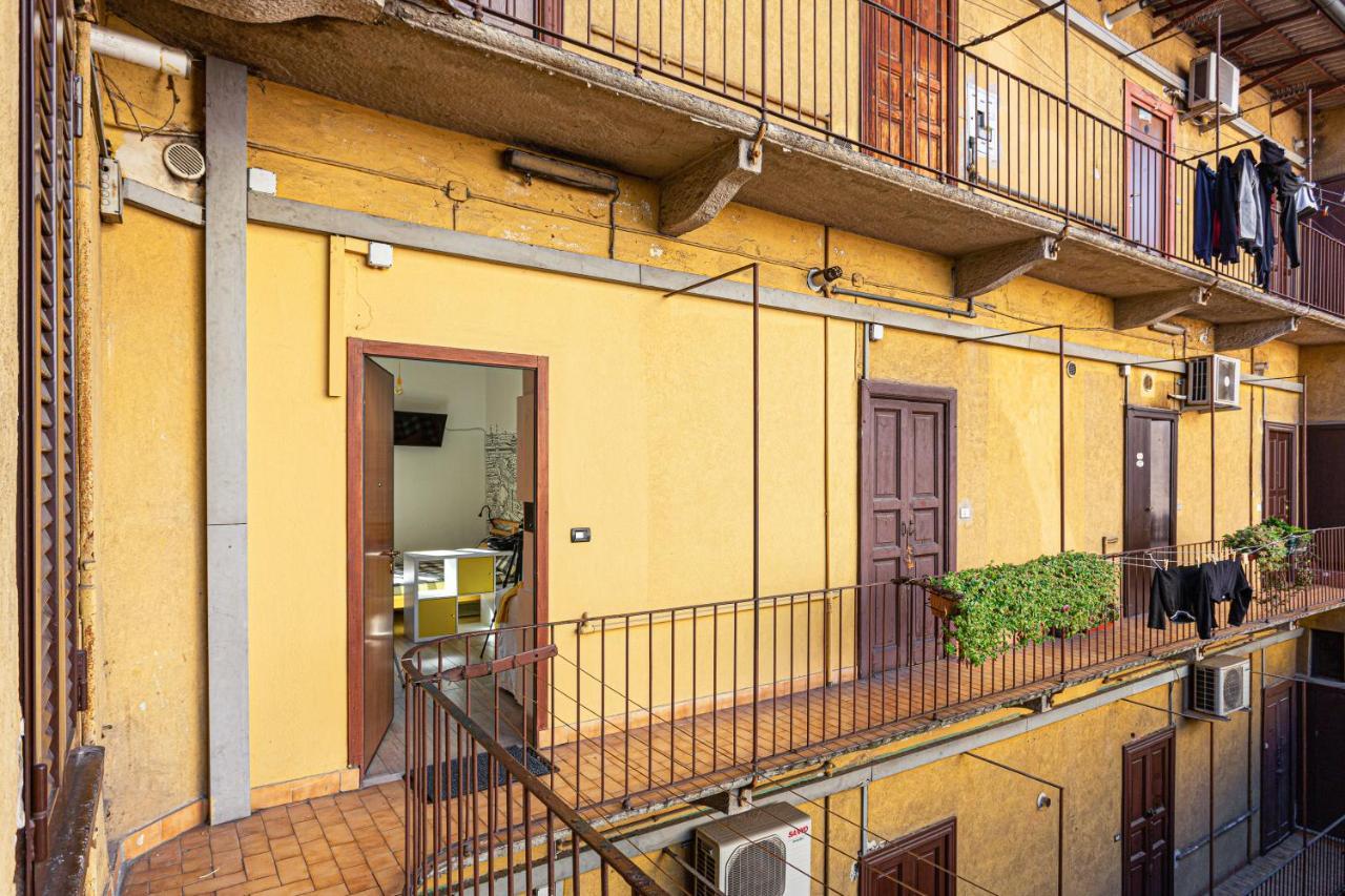 A Yellow Touch - Modern In Isola