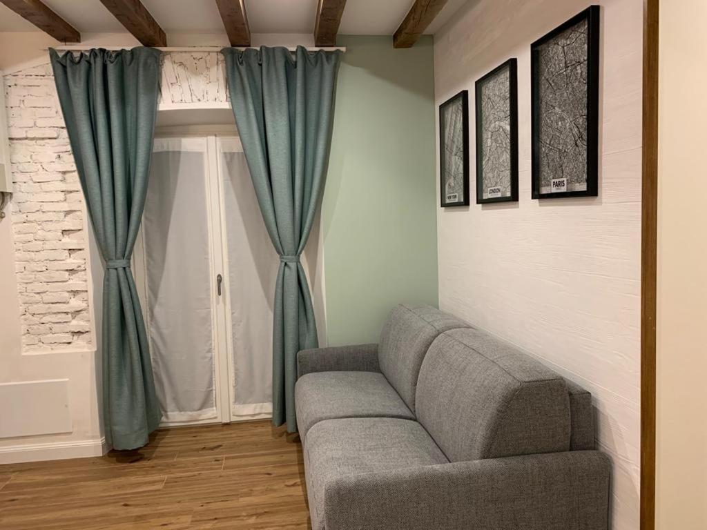 Elegant In Center Apartment