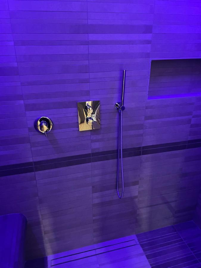 Luxury In Center Apartment
