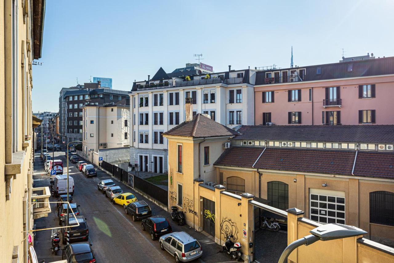 A Yellow Touch - Modern In Isola * Mailand