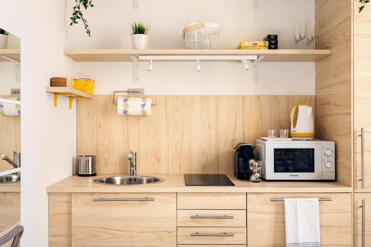 A Yellow Touch - Modern In Isola Apartment Mailand