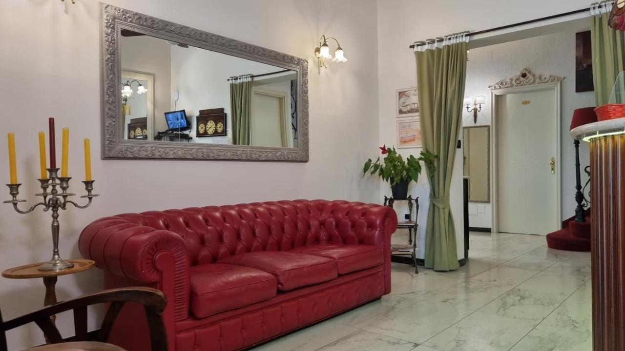 Charly Hotel