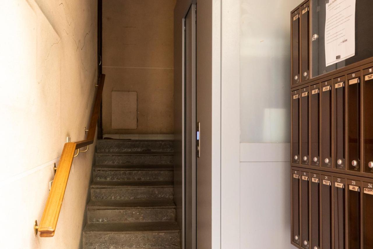 Colorful Porta Romana Apartment *