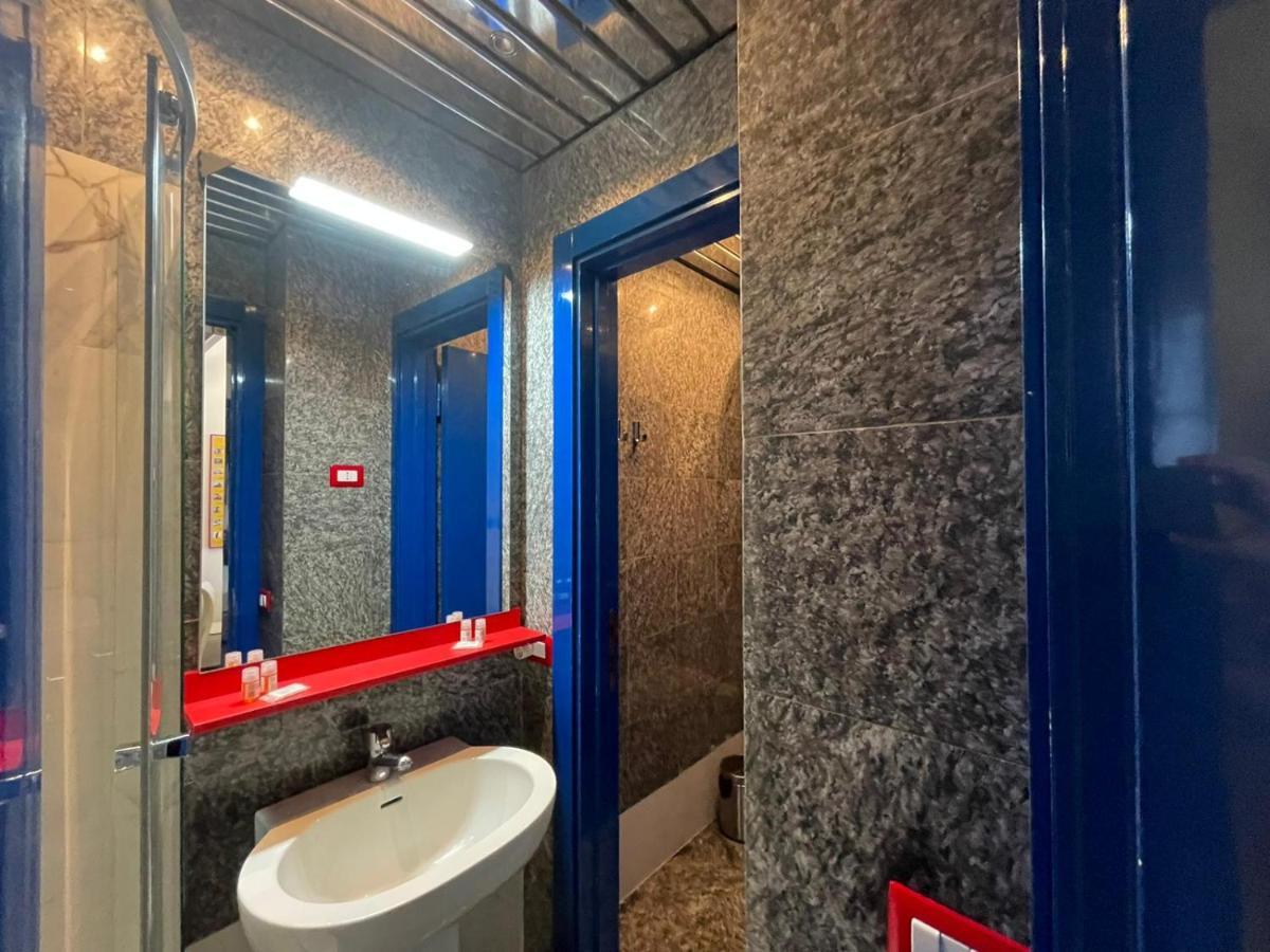 Apartment Camperio Central & Colorful In Cordusio