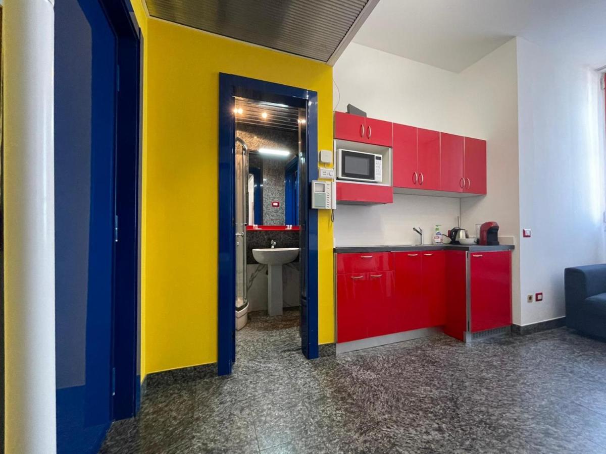 Camperio Central & Colorful In Cordusio Mailand