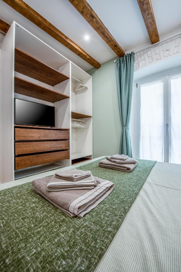Elegant In Center Apartment