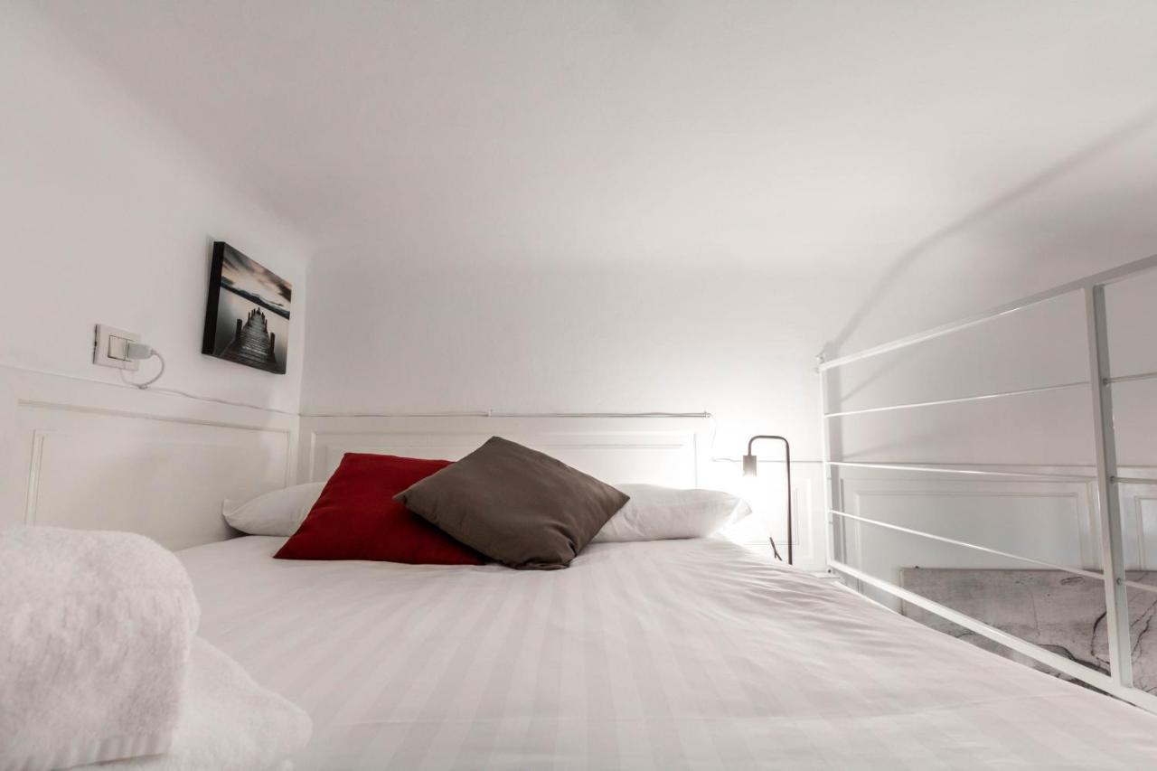 Apartment Joivy Lovely For 2 With Balcony Near Duomo Mailand