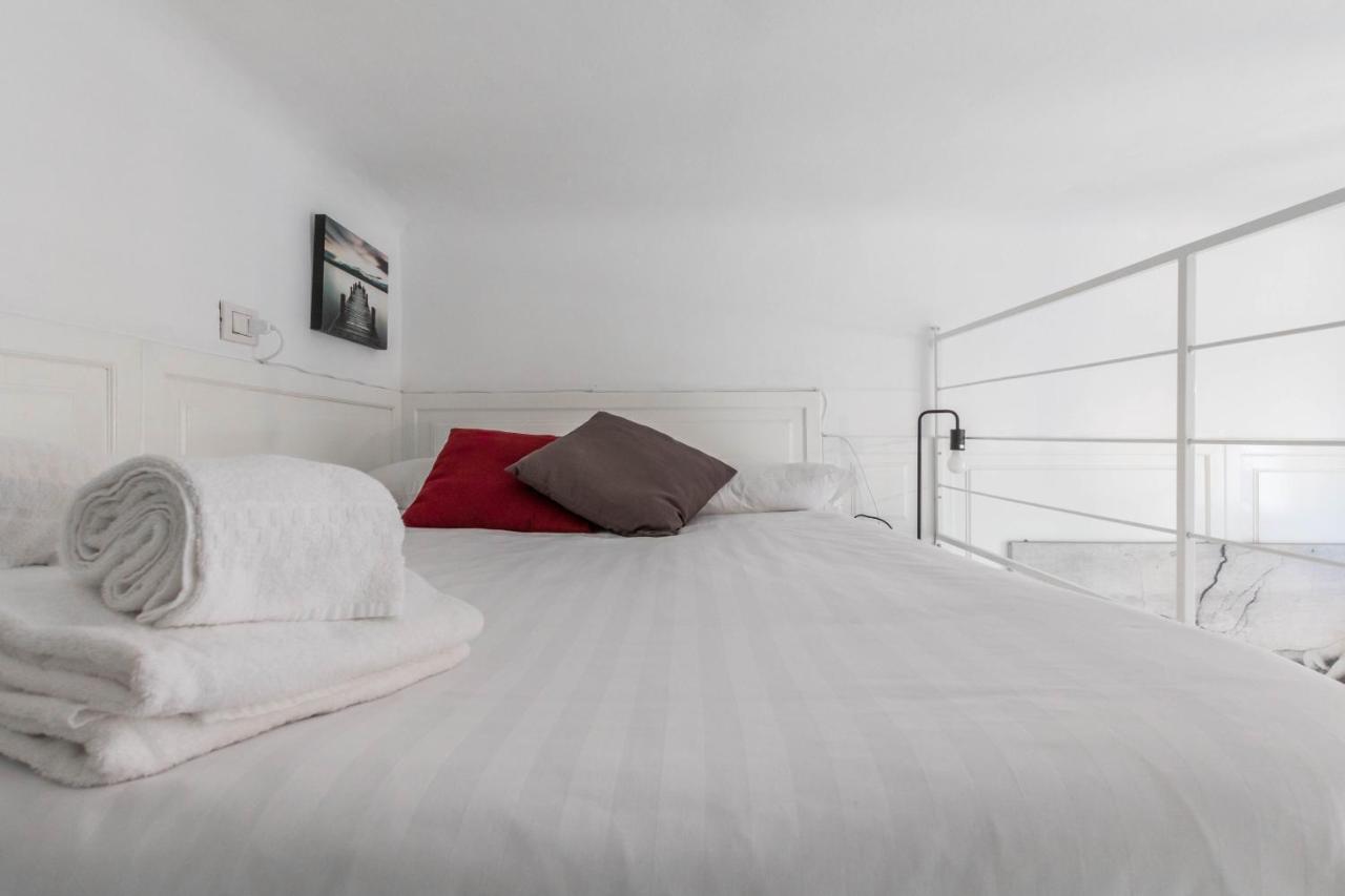 Apartment Joivy Lovely For 2 With Balcony Near Duomo Mailand