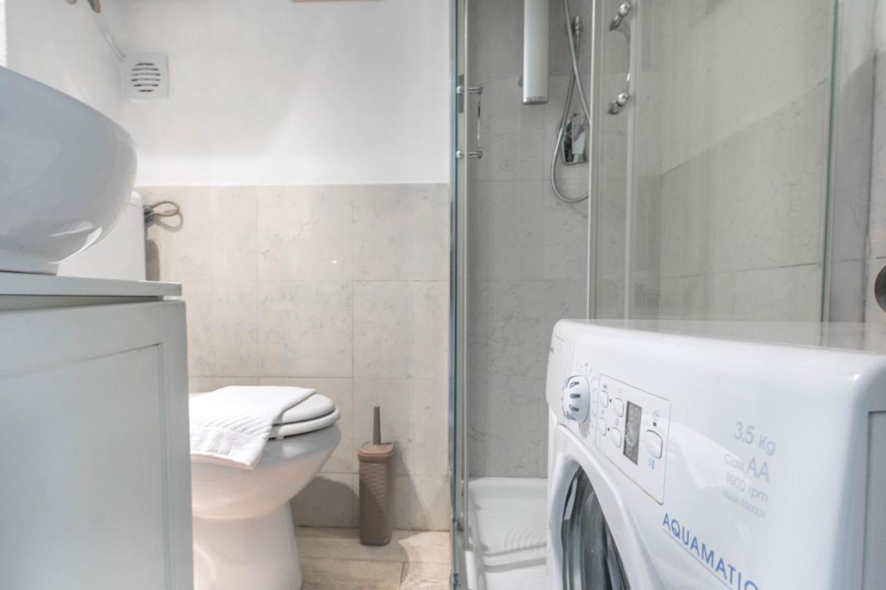 Apartment Joivy Lovely For 2 With Balcony Near Duomo *