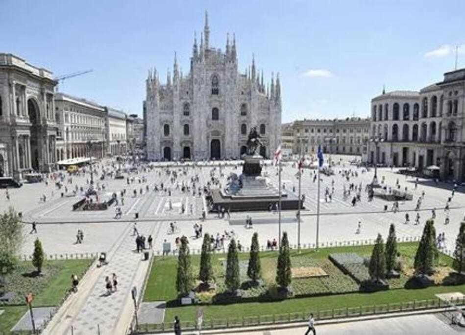 Duomo With Lovely Terrace * Mailand
