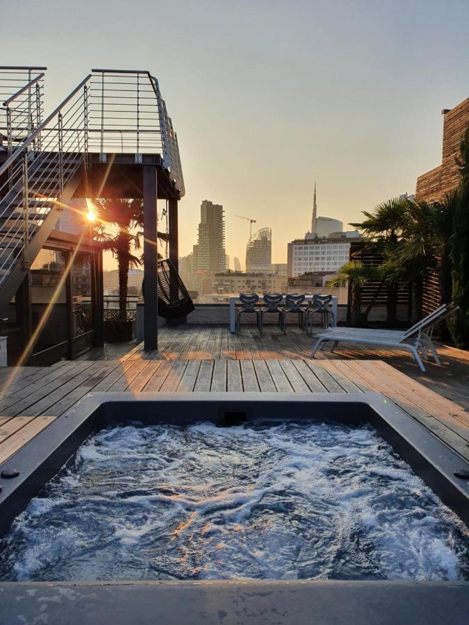 Skyline Apartment *