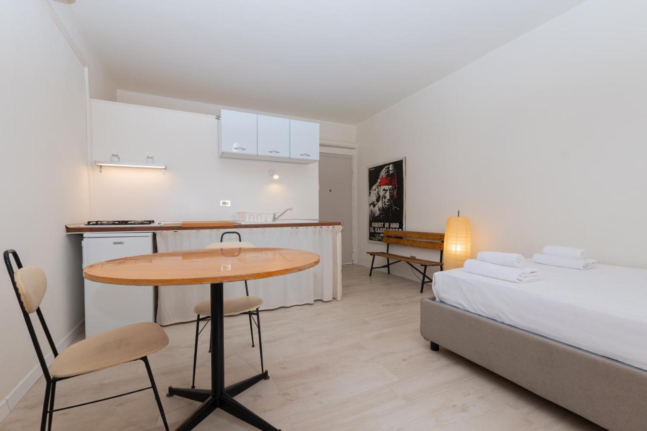 Bench Apartment *