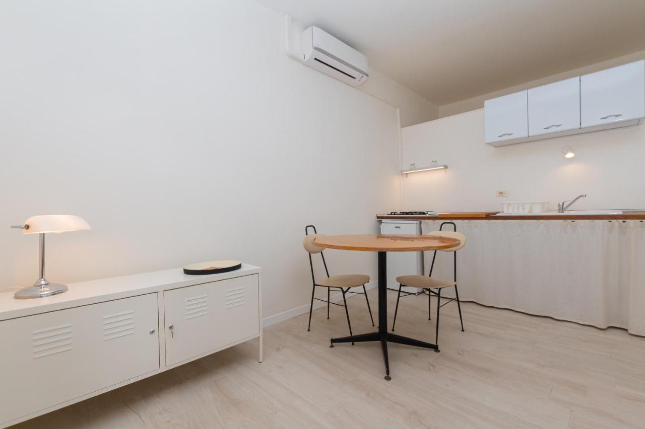 Bench Apartment Mailand