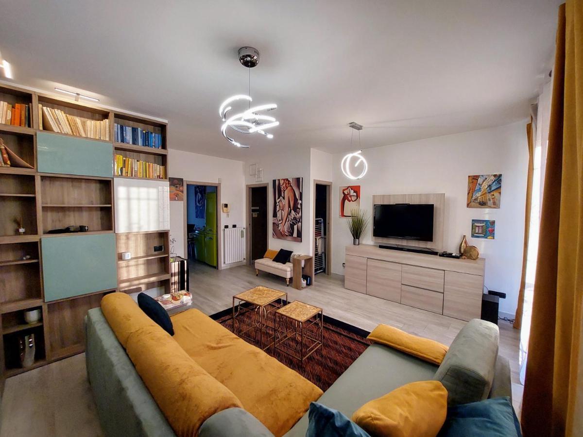 Apartamento Luminoso A Pochi Minuti Da Duomo E Fiera *
