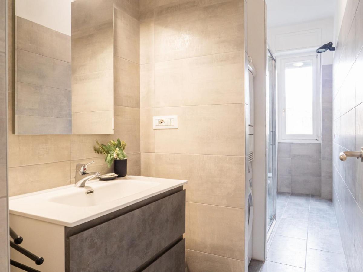 The Rent - Two-bedroom In Maciachini District Apartment Mailand