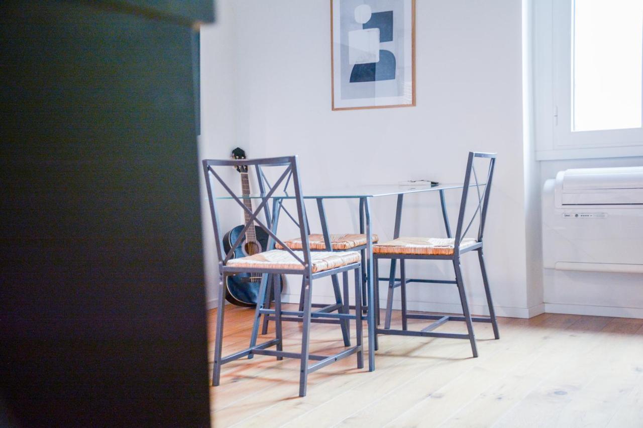 Montenero Flat - Elegant, Modern & Comfortable Apartment Milan